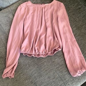 Cute shirt with long sleeves